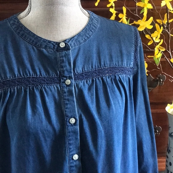 Old Navy Dresses & Skirts - Old Navy Chambray Shirt Dress with Lace